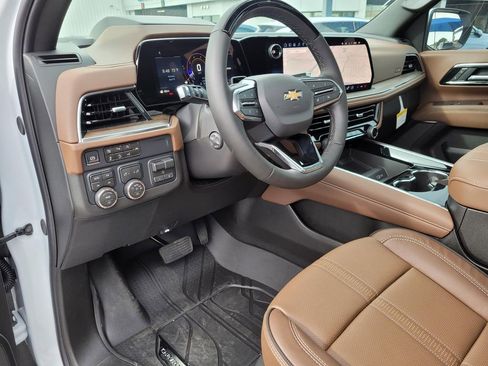 New 2026 Chevrolet Suburban High Country AWD/4WD image 12