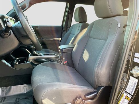 Used 2019 Toyota Tacoma TRD Off-Road image 20