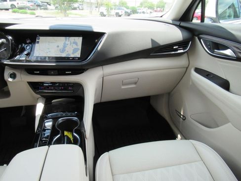 Used 2022 Buick Envision Avenir w/ Technology Package II FWD image 15