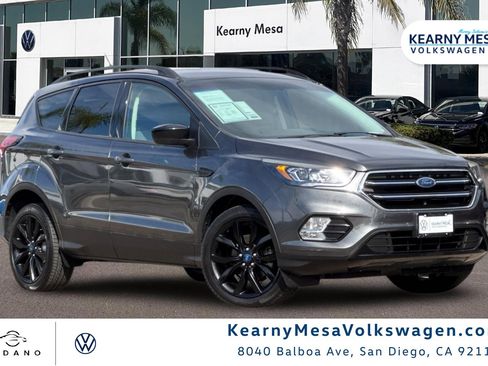 Used 2019 Ford Escape SE image 1