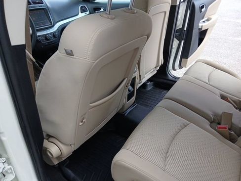 Used 2014 Dodge Journey SXT w/ Flexible Seating Group FWD image 18