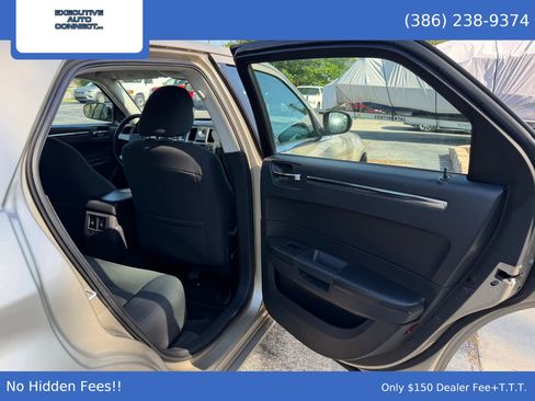 Used 2009 Chrysler 300 LX RWD image 13