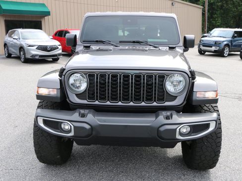 Used 2025 Jeep Gladiator Sport AWD/4WD image 11