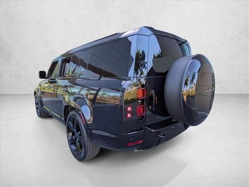 Used 2023 Land Rover Defender 130 X-Dynamic SE image 8