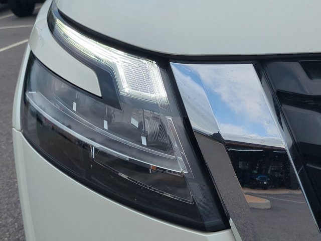 Used 2023 Nissan Pathfinder SL w/ SL Premium Package AWD/4WD image 10