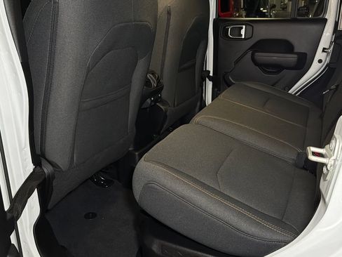 Used 2024 Jeep Wrangler Unlimited AWD/4WD image 17