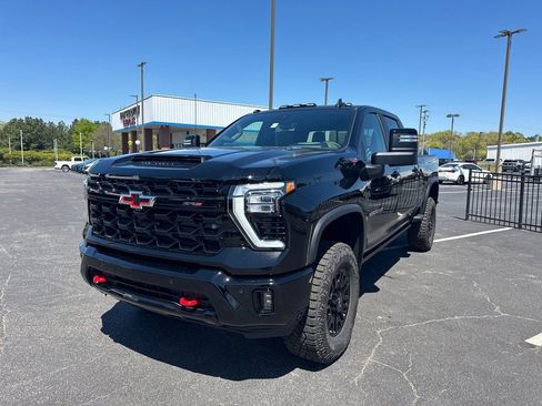 New 2026 Chevrolet Silverado 2500 ZR2 AWD/4WD image 2