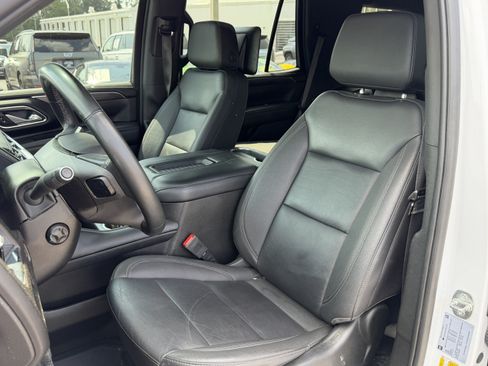 Used 2023 Chevrolet Tahoe Z71 w/ Luxury Package AWD/4WD image 7