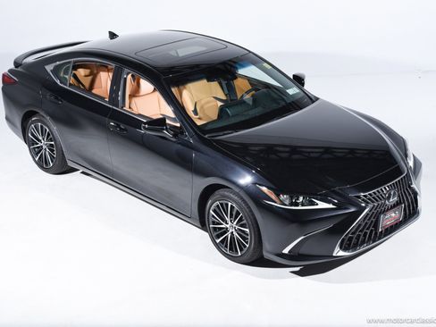 Used 2024 Lexus ES 300h w/ Premium Package image 9