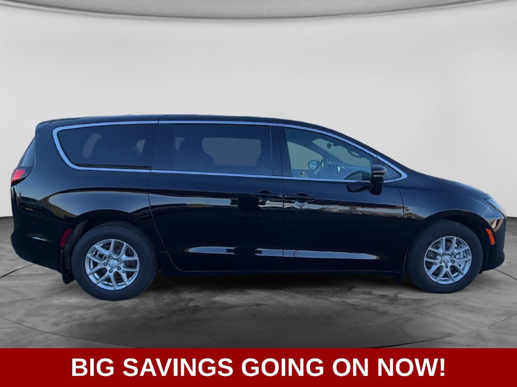 New 2027 Chrysler Pacifica Select FWD image 10