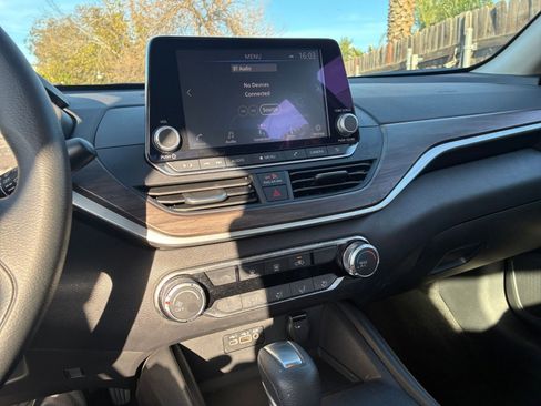 Used 2025 Nissan Altima 2.5 SV image 21