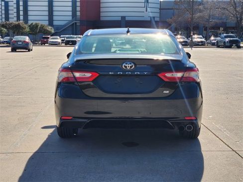 Used 2019 Toyota Camry SE image 6