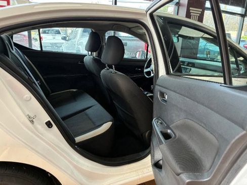 Used 2021 Nissan Versa SV image 27