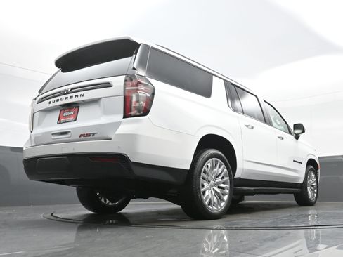 Used 2023 Chevrolet Suburban RST w/ Luxury Package image 33