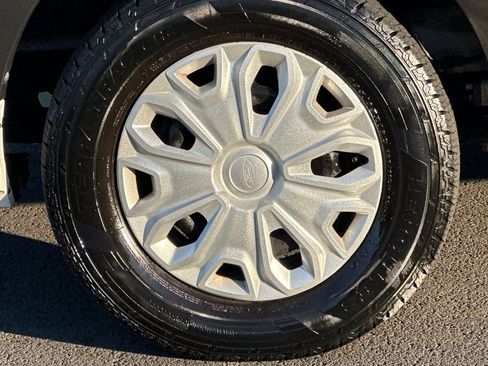 Used 2023 Ford Transit 350 XLT image 31