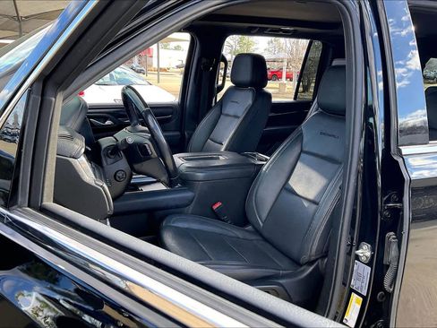 Used 2022 GMC Yukon XL Denali image 8