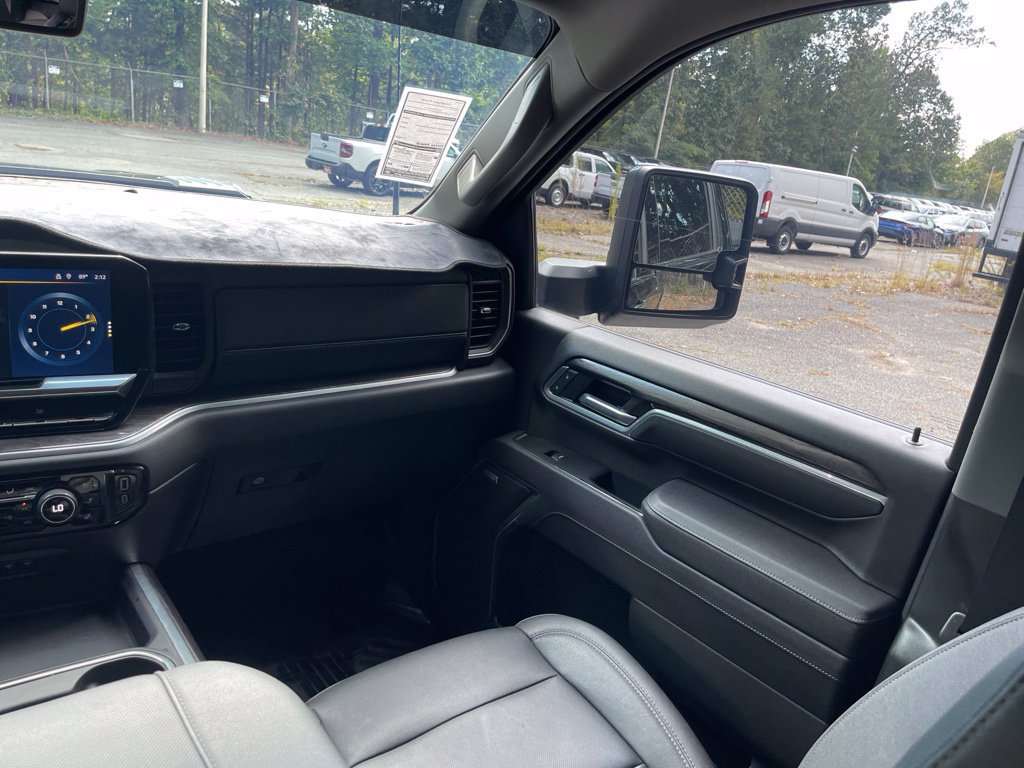 Used 2025 Chevrolet Silverado 3500 LTZ w/ LTZ Convenience Package AWD/4WD image 10