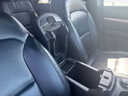 Used 2019 Ford Explorer XLT w/ Equipment Group 202A AWD/4WD image 17