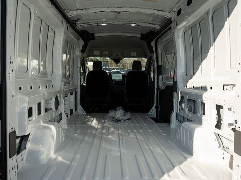 New 2026 Ford Transit 250 148 Medium Roof RWD image 9