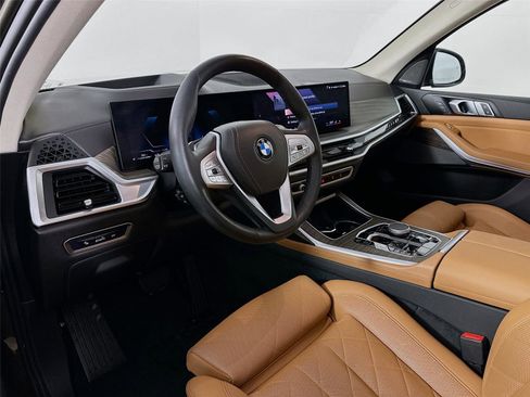 Certified 2024 BMW X7 xDrive40i w/ Premium Package image 9