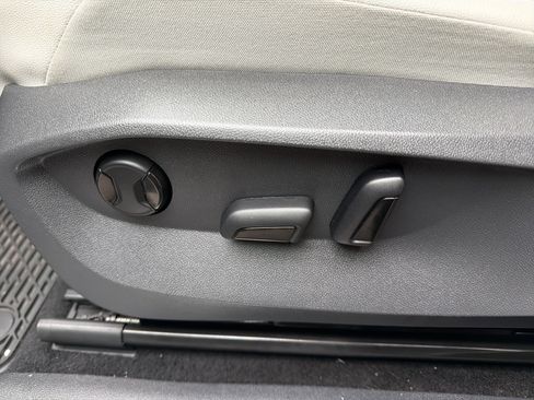 Used 2023 Volkswagen Tiguan SE R-Line image 10