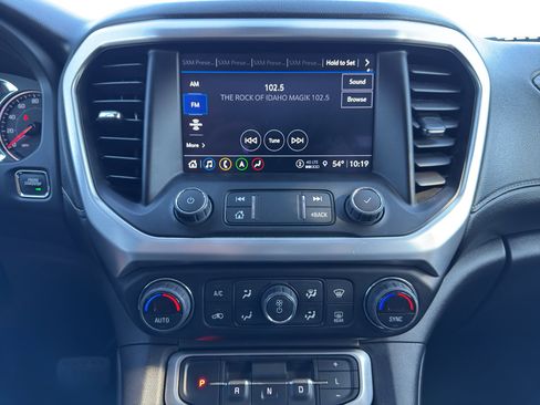 Used 2023 GMC Acadia SLT image 17