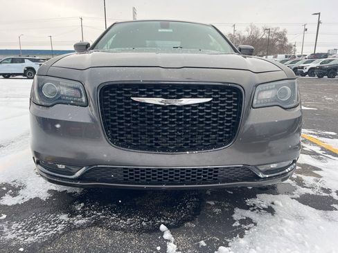 Used 2019 Chrysler 300 S image 3