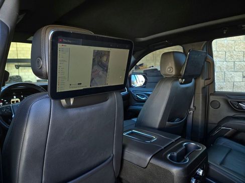 Used 2023 GMC Yukon Denali w/ Denali Reserve Package image 17