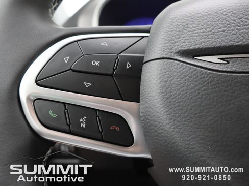 New 2027 Chrysler Pacifica Select AWD/4WD image 16