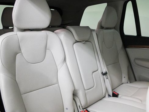 Used 2022 Volvo XC90 T5 Momentum w/ Climate Package FWD image 28