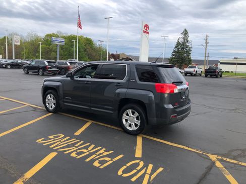 Used 2010 GMC Terrain SLE AWD/4WD image 3