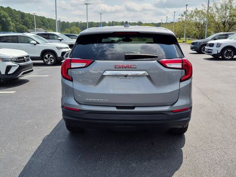 Used 2024 GMC Terrain SLE FWD image 4