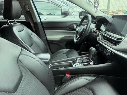 Used 2022 Jeep Compass Latitude w/ Sun and Sound Group AWD/4WD image 11