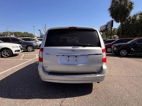 Used 2011 Chrysler Town & Country Touring image 6