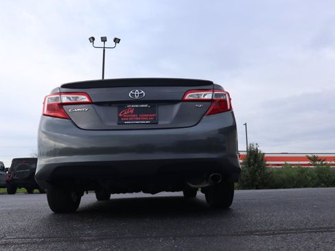 Used 2014 Toyota Camry SE w/ Leather Package FWD image 11