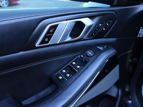 Used 2019 BMW X5 xDrive50i w/ M Sport Package AWD/4WD image 14