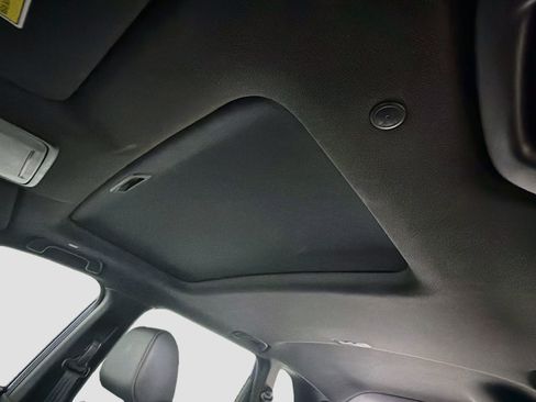 Used 2025 Nissan Sentra SV FWD image 26