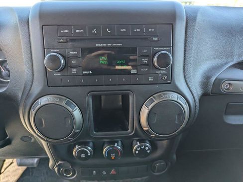 Used 2018 Jeep Wrangler Unlimited Sport image 18