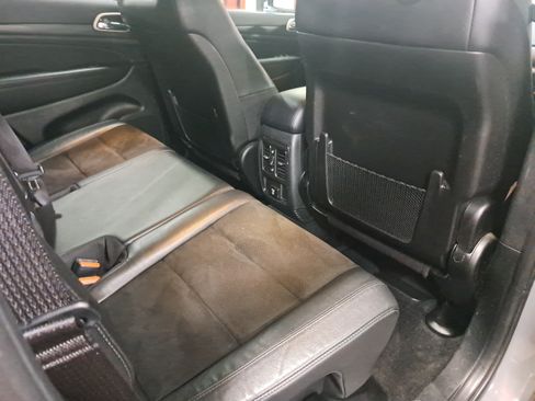 Used 2022 Jeep Grand Cherokee Laredo X RWD image 11