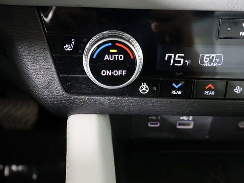Used 2023 Mitsubishi Outlander SEL AWD/4WD image 56