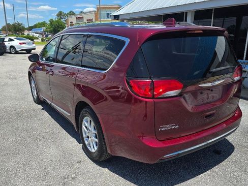 Used 2020 Chrysler Pacifica Touring-L FWD image 5