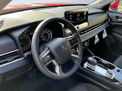 New 2026 Mitsubishi Outlander ES image 8