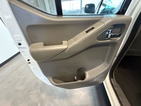 Used 2019 Nissan Frontier SV image 16