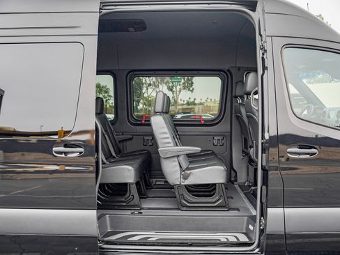 Used 2024 Mercedes-Benz Sprinter 2500 image 4