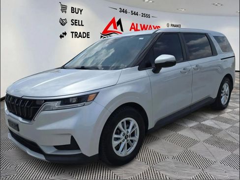 Used 2022 Kia Carnival LX FWD image 2