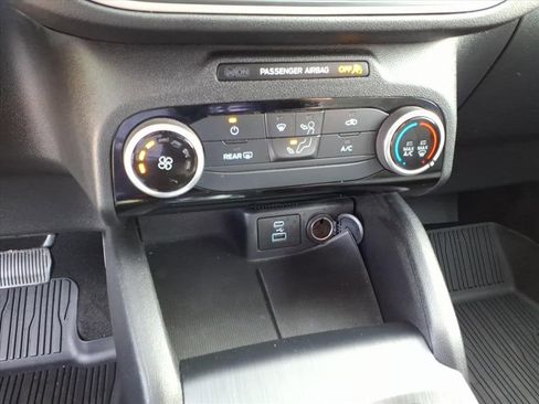 Used 2022 Ford Escape SE image 21