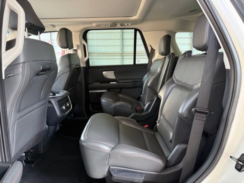 Used 2025 Ford Expedition Active AWD/4WD image 19