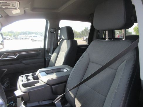 New 2025 GMC Sierra 2500 SLE w/ SLE Value Package; image 14