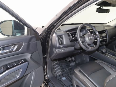 Used 2023 Nissan Pathfinder SL image 46