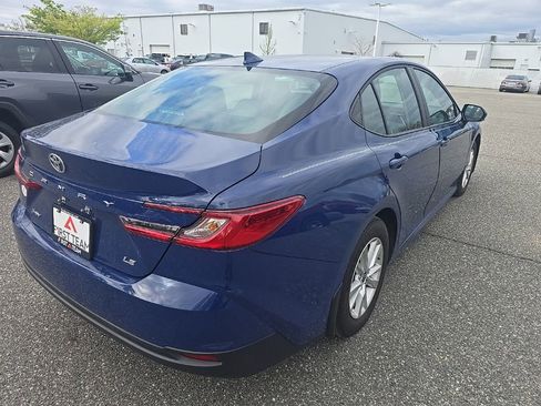 Used 2025 Toyota Camry LE w/ Convenience Package image 5